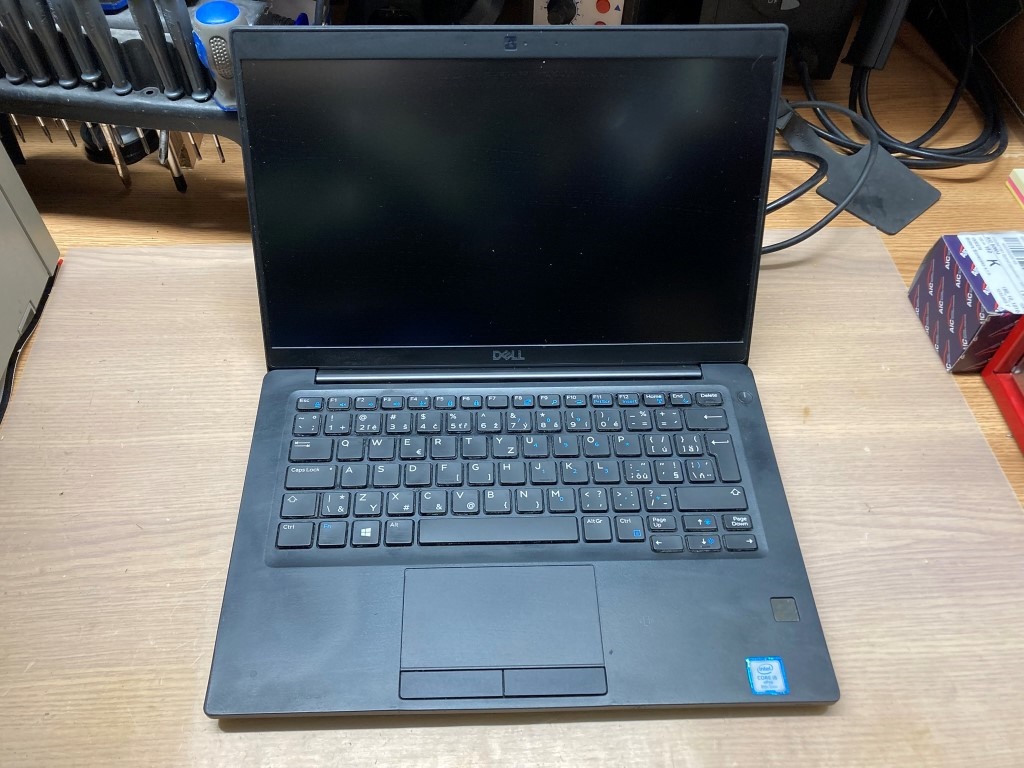 DELL Latitude 7390