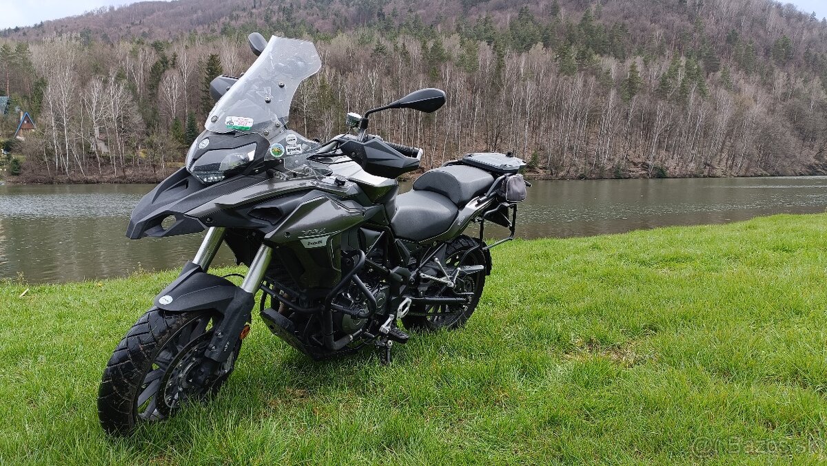 Benelli TRK502 Traveller, kufre GIVI, Navigácia TomTom, A2