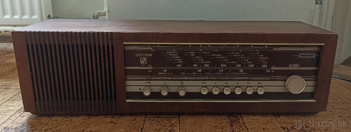 Staré retro rádio R4901