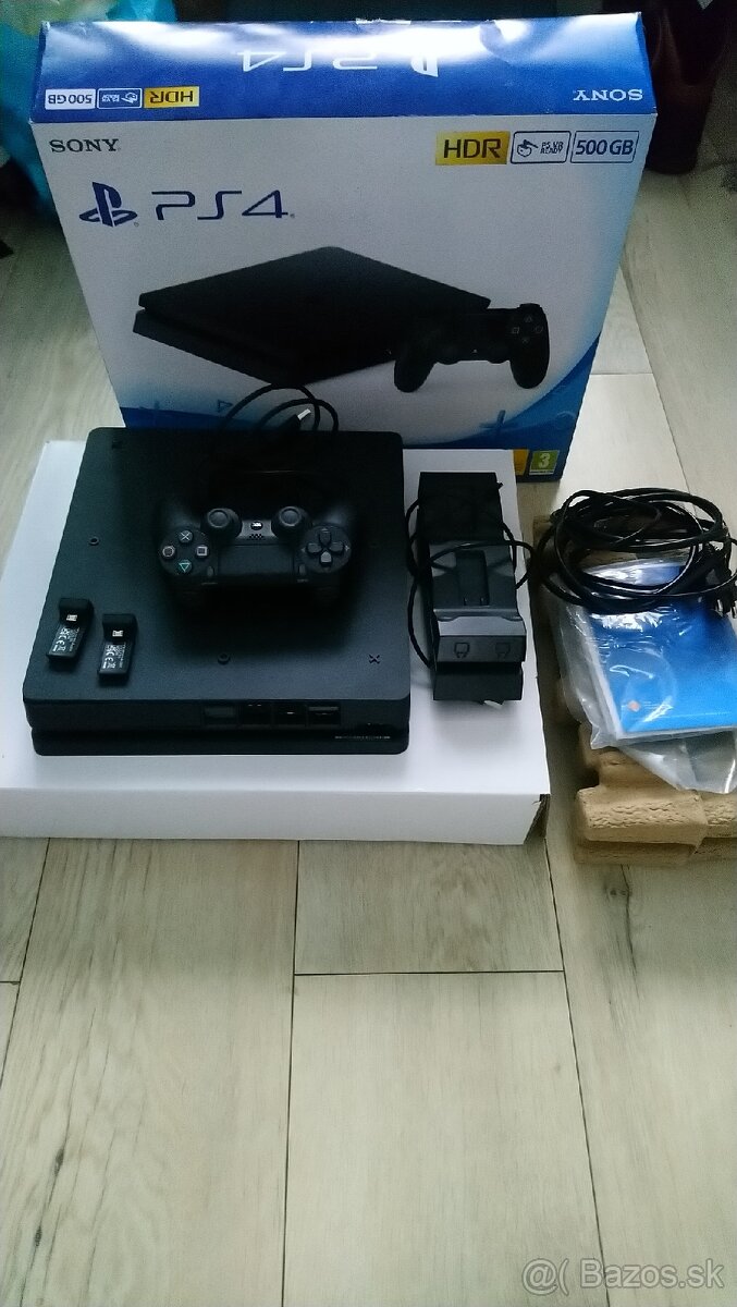 Playstation 4 - 500 GB.