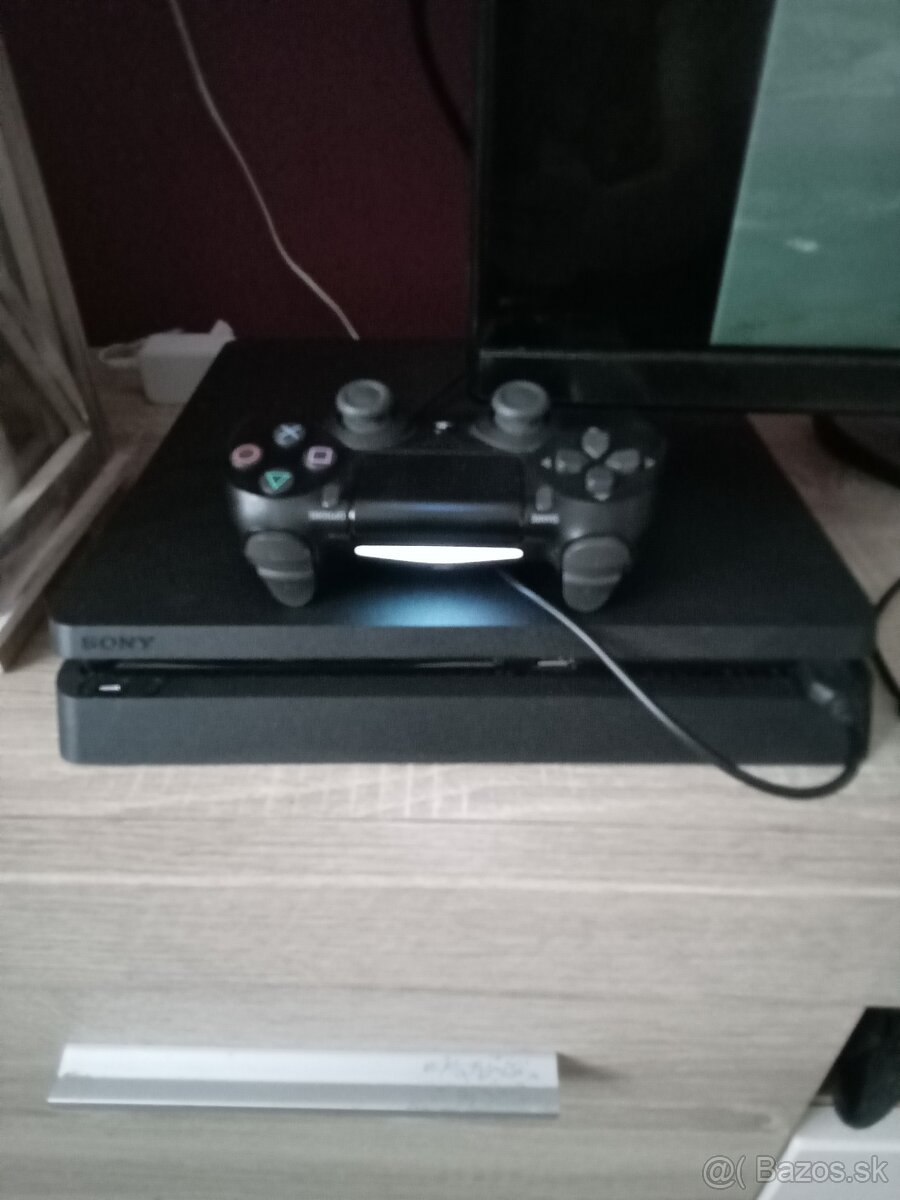 PS4 SLIM 1TB 9.00