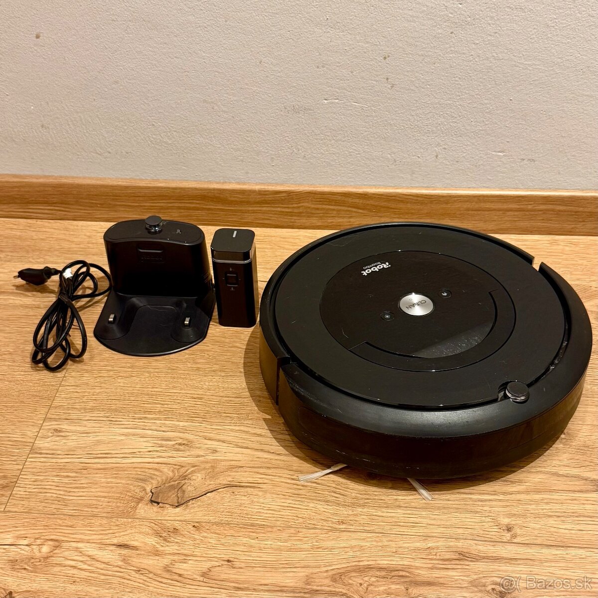 Predám robotický vysávač iRobot Roomba e5