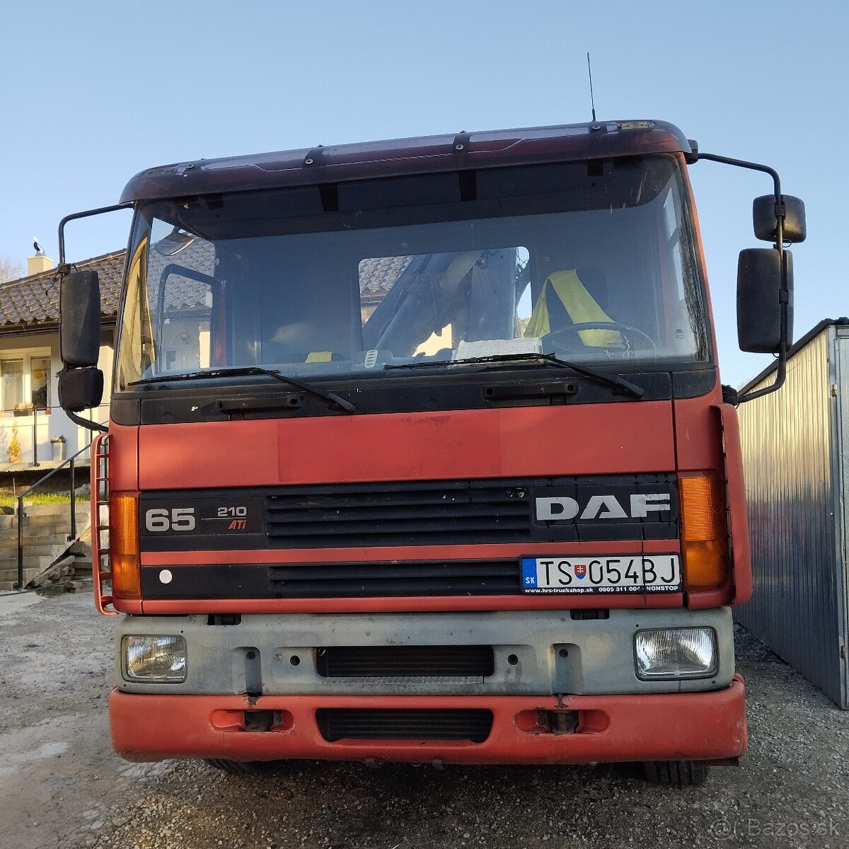 DAF 65.210 hakový nosič + hydraulická ruka 4T