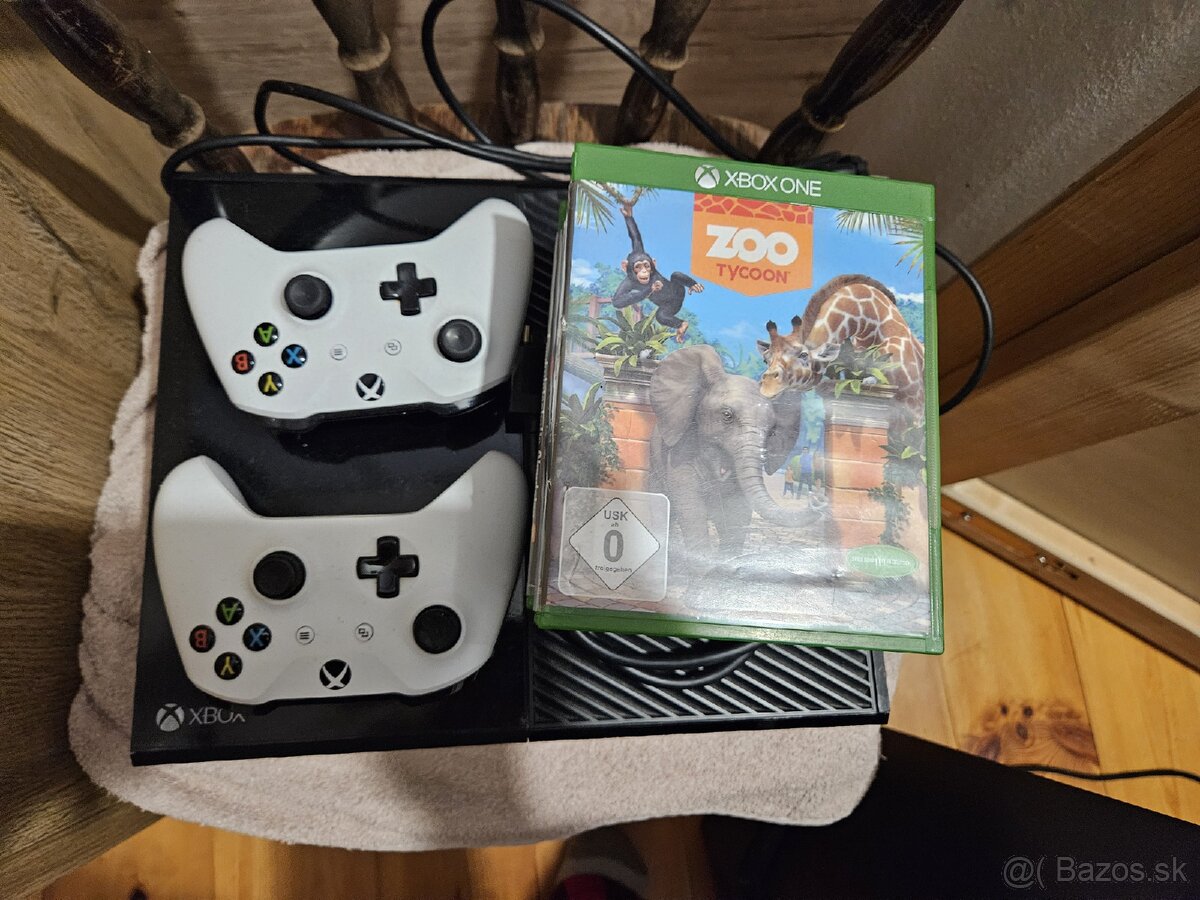 Použitá konzola Xbox One s hrami + dva ovládače