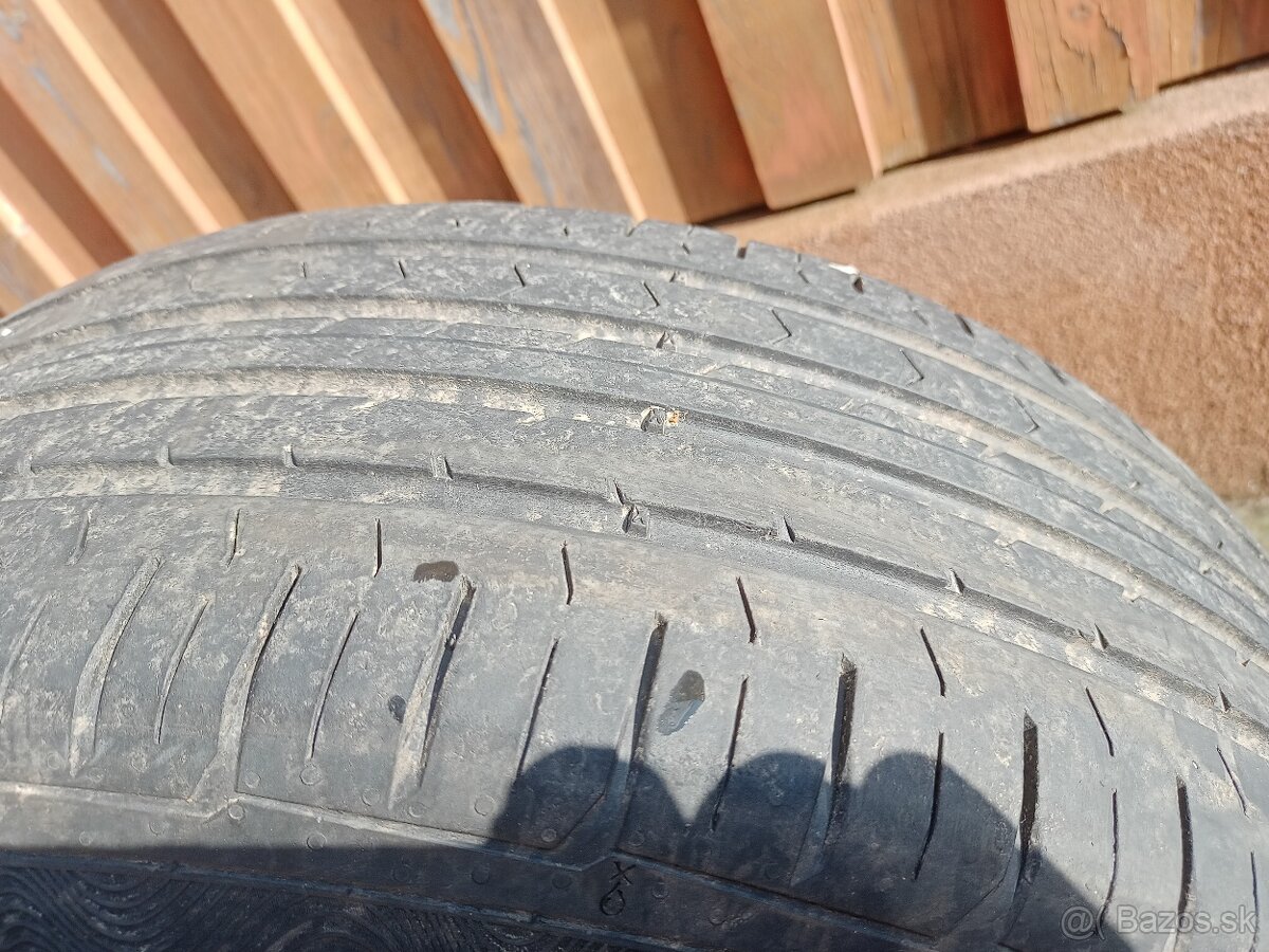 Predám pneu 225/60R17 Continental