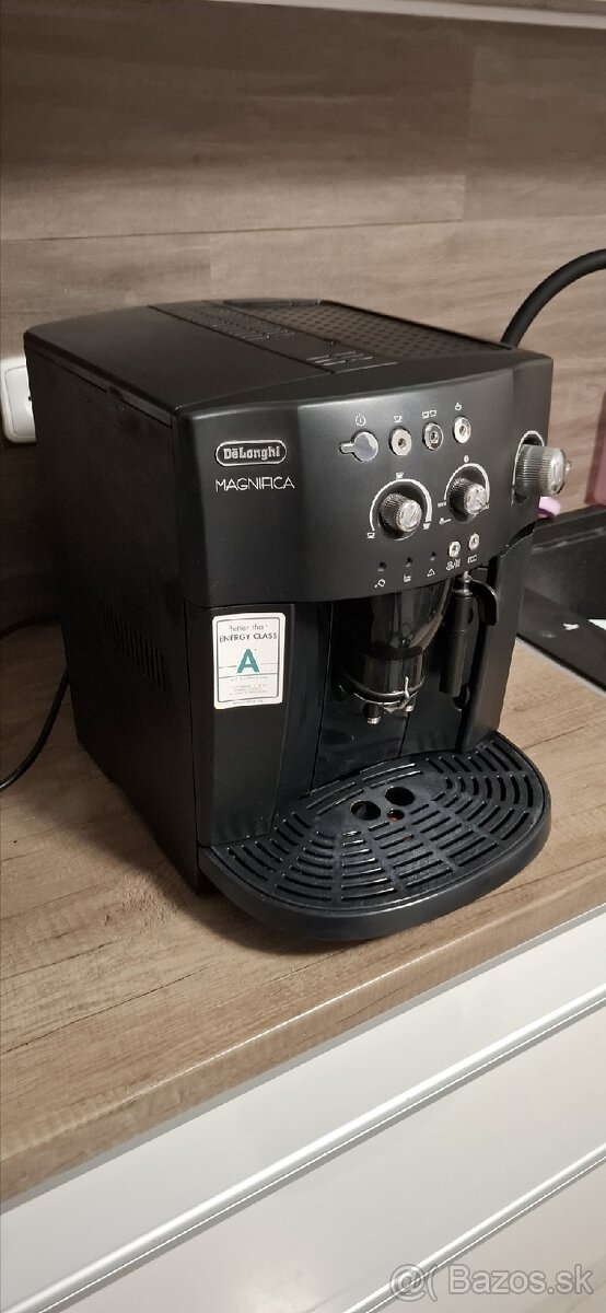 Kavovar Delonghi