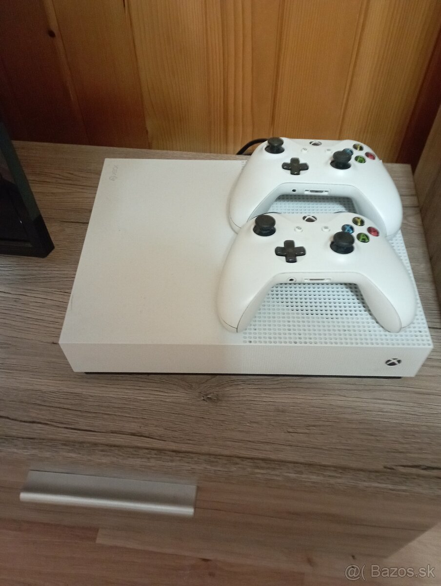 Xbox one s +2 ovládače