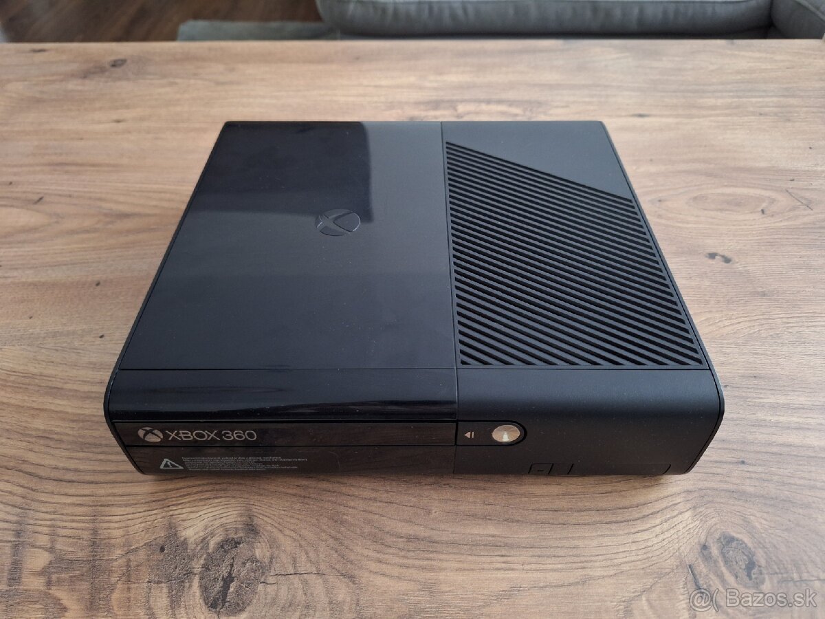 XBOX 360E 4GB samostatná konzola