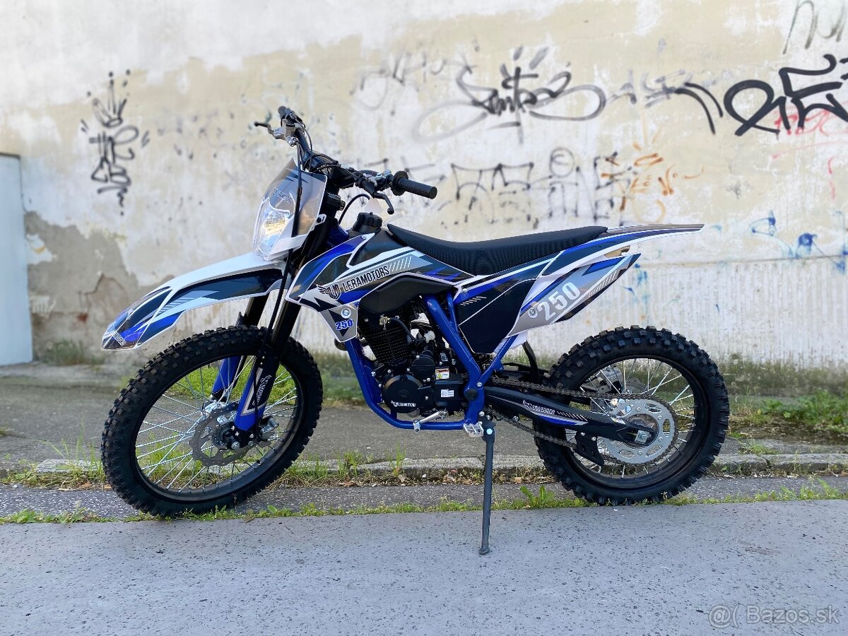 Dirtbike 250ccm, 14,5 kW 21/18