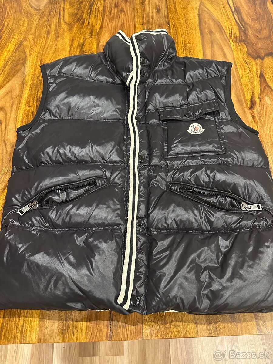 Vesta Moncler