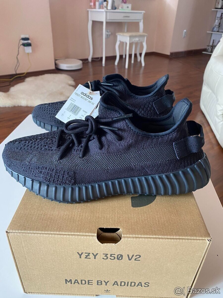 Yeezy Boost 350 V2 Onyx 43 1/3