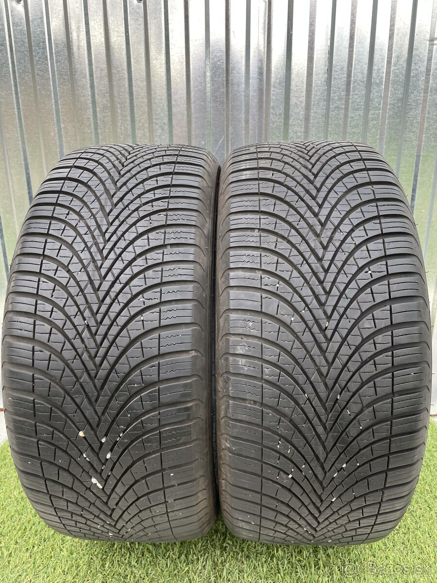 2ks Celoročné pneu 235/45 r17