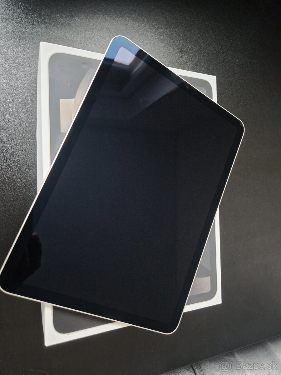 iPad Air 5 (5th Generation) Wi-Fi 64GB