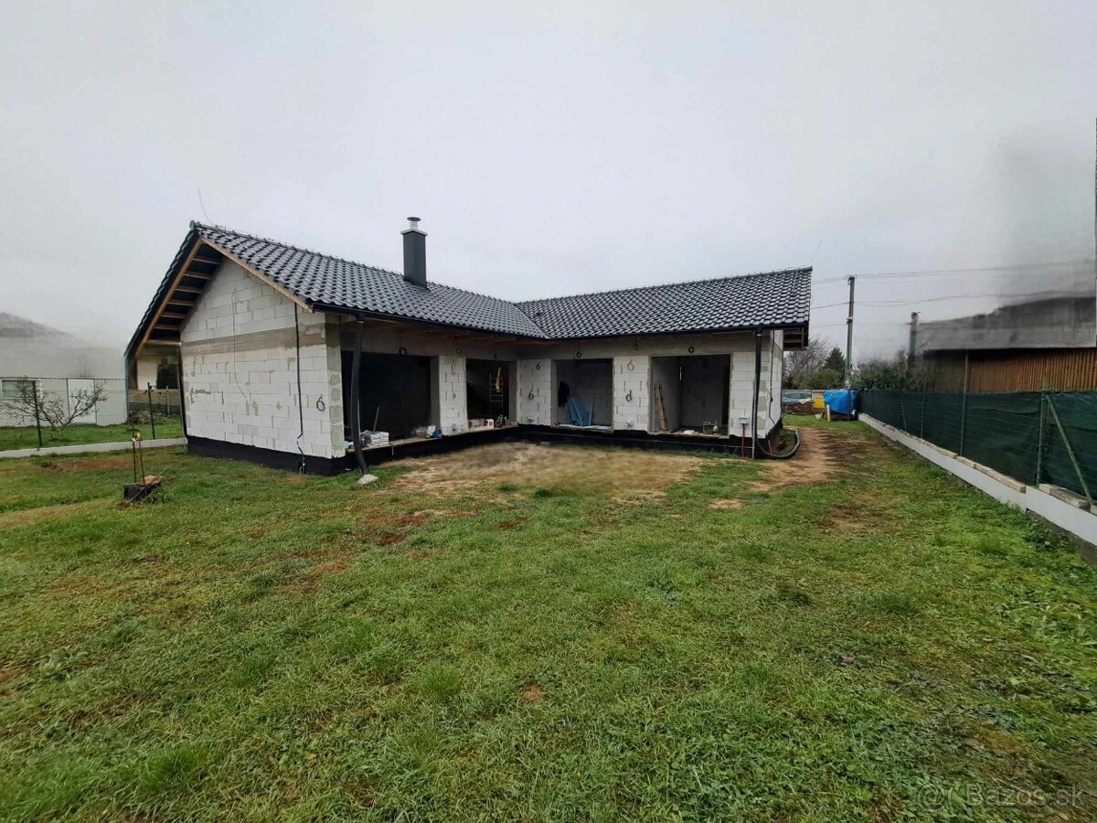 Predáme veľkorysý 4 izb bungalov s pozemok 1570m2 Lužianky