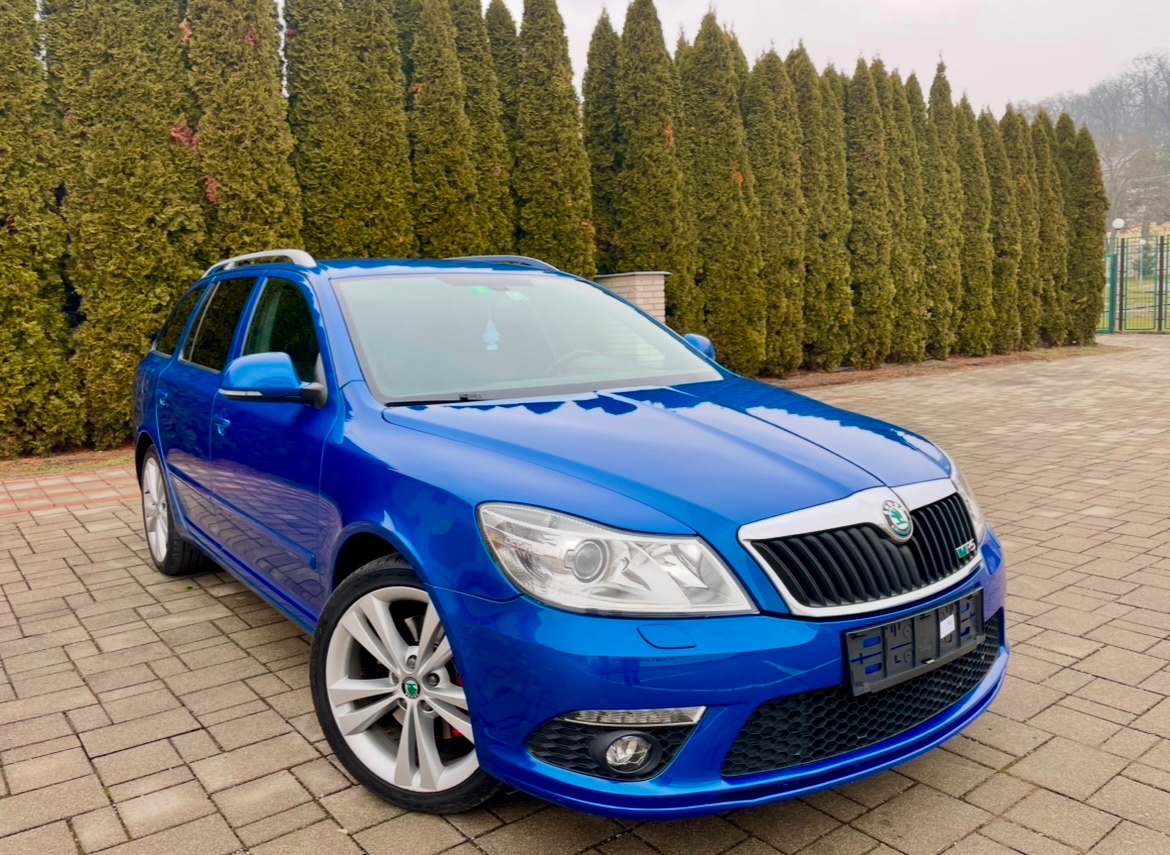 Škoda Octavia Combi 2.0 TSI RS Race Blue