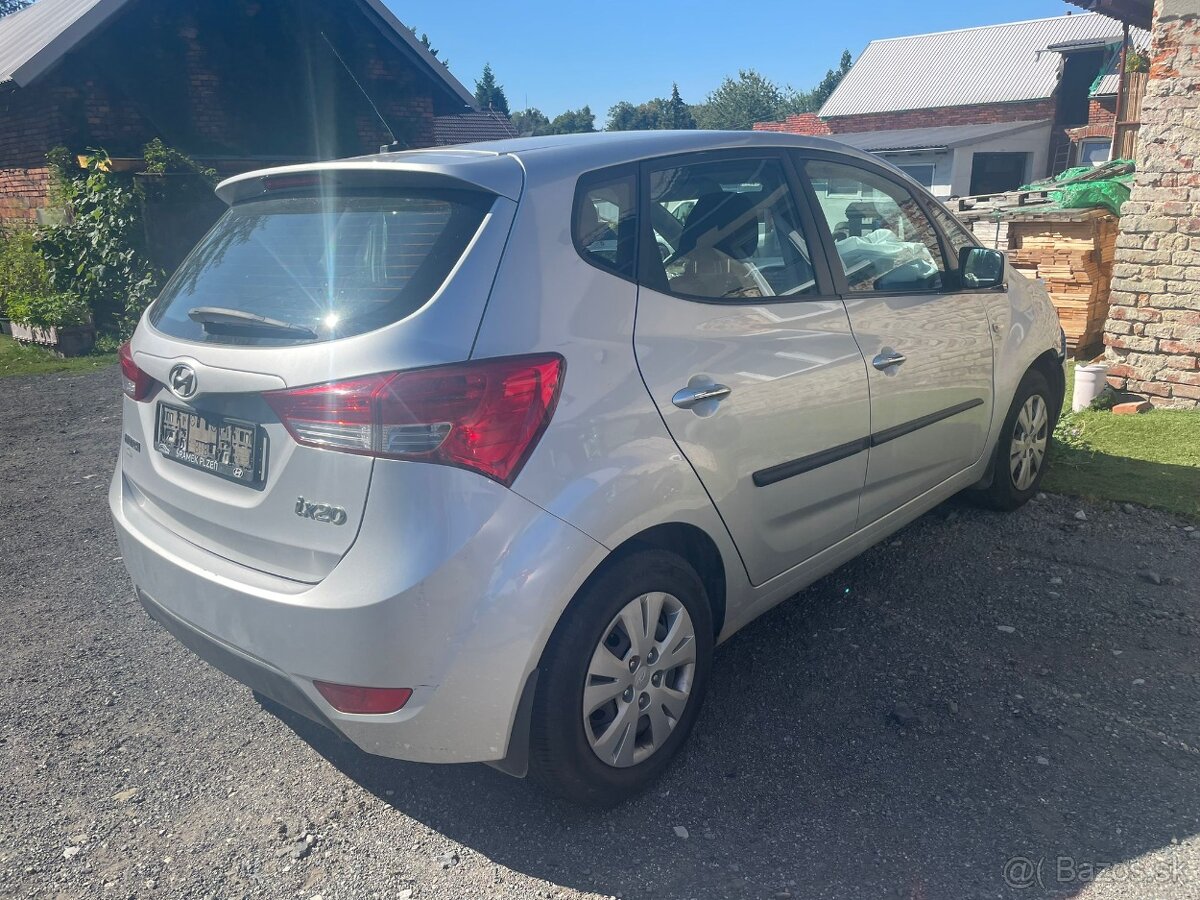 Hyundai ix20 1.6i 91kw, r.2015, klima, 1. majitel