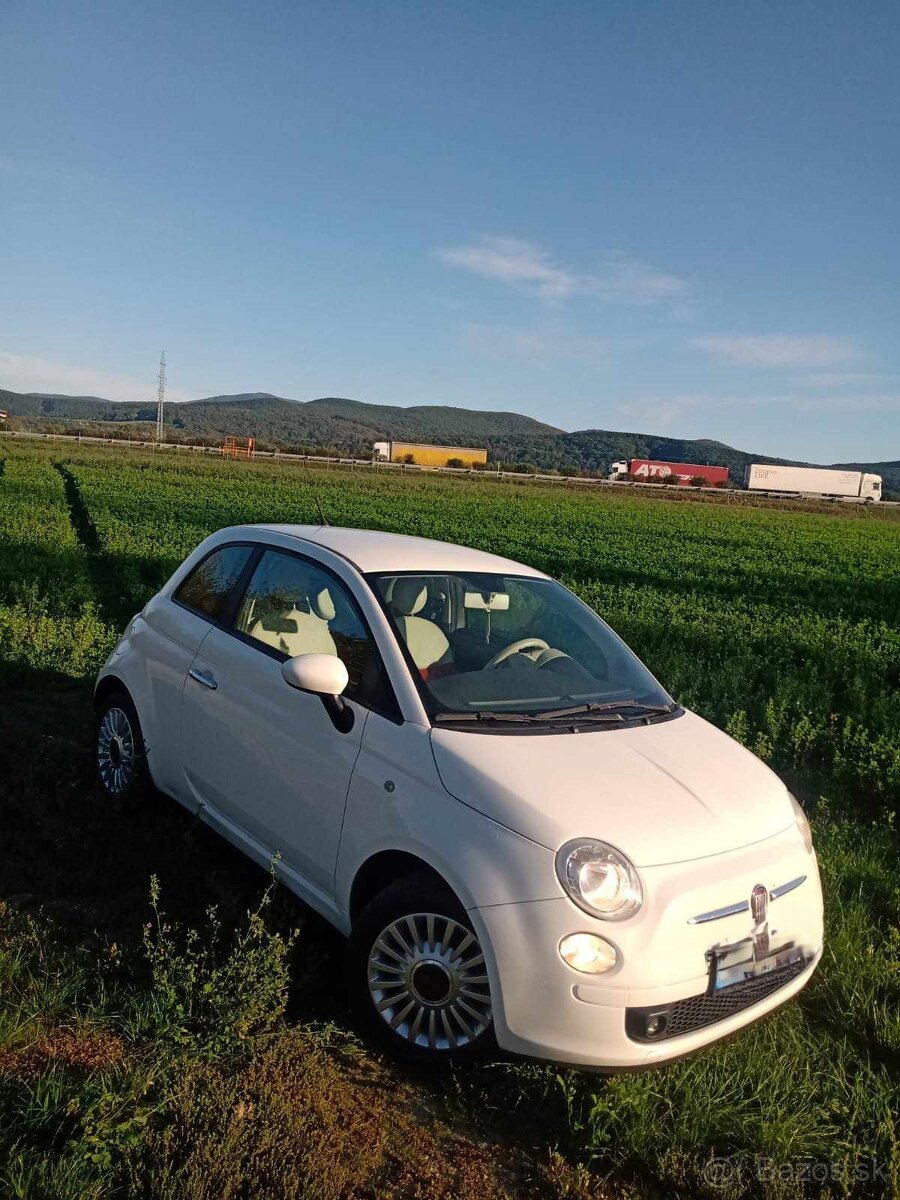 FIAT 500, 1,2 benzín, rok výroby 2009