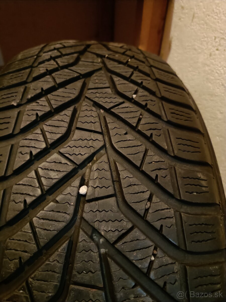 Zimné pneumatiky 215/55 r17