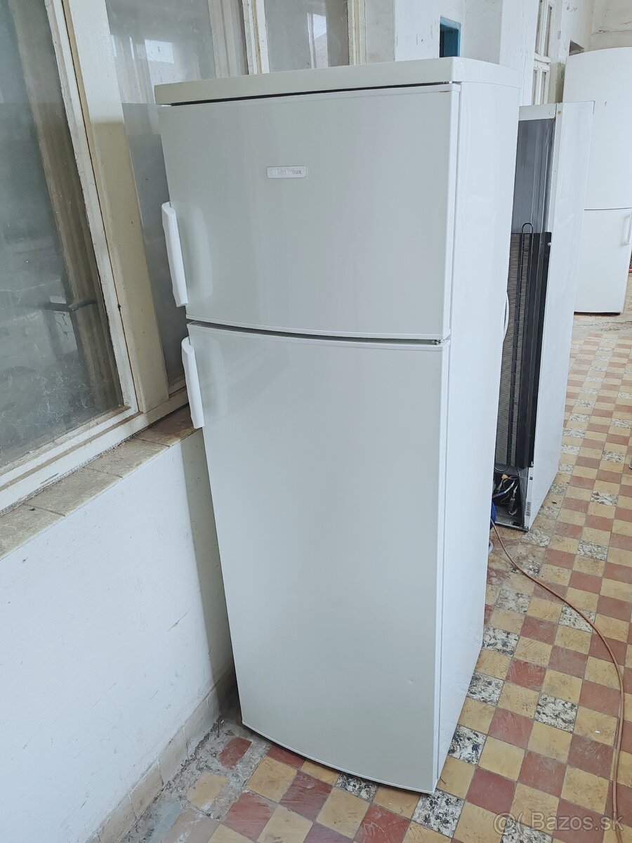 Predám chladničku Electrolux 160cm