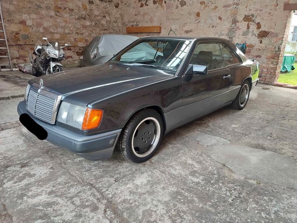 Mercedes Benz w124. 300 CE