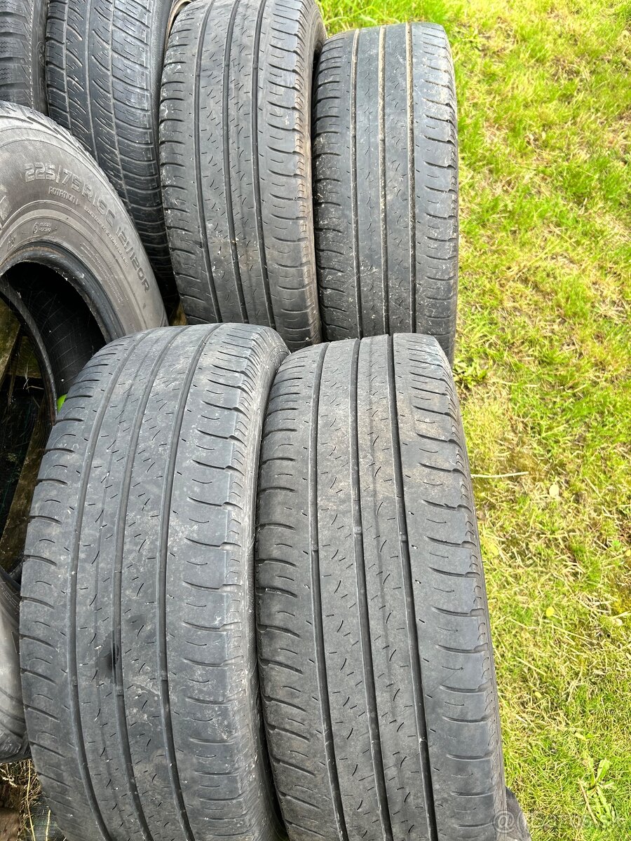 Pneu 215/60/R 17 C