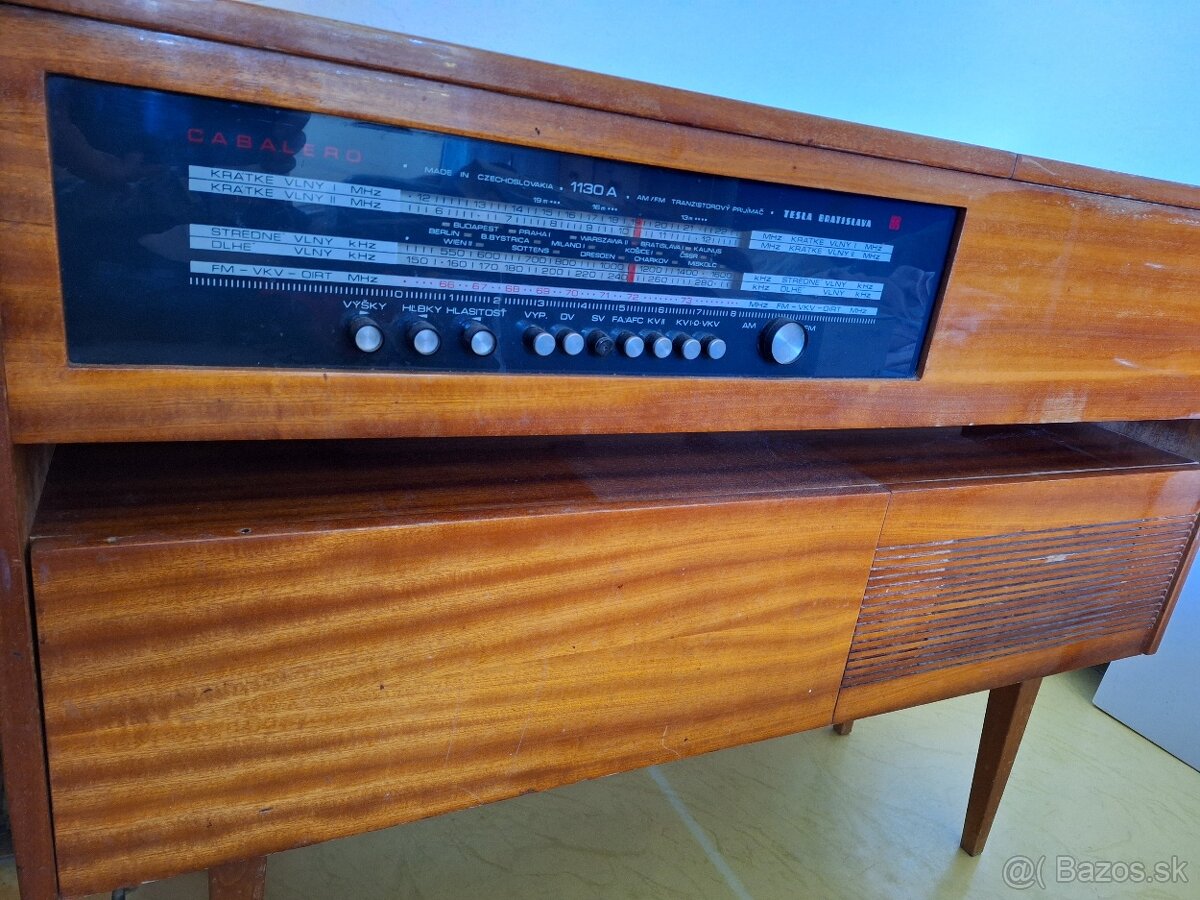 Retro rádio a gramofón tesla,  czechoslovakia bratislava