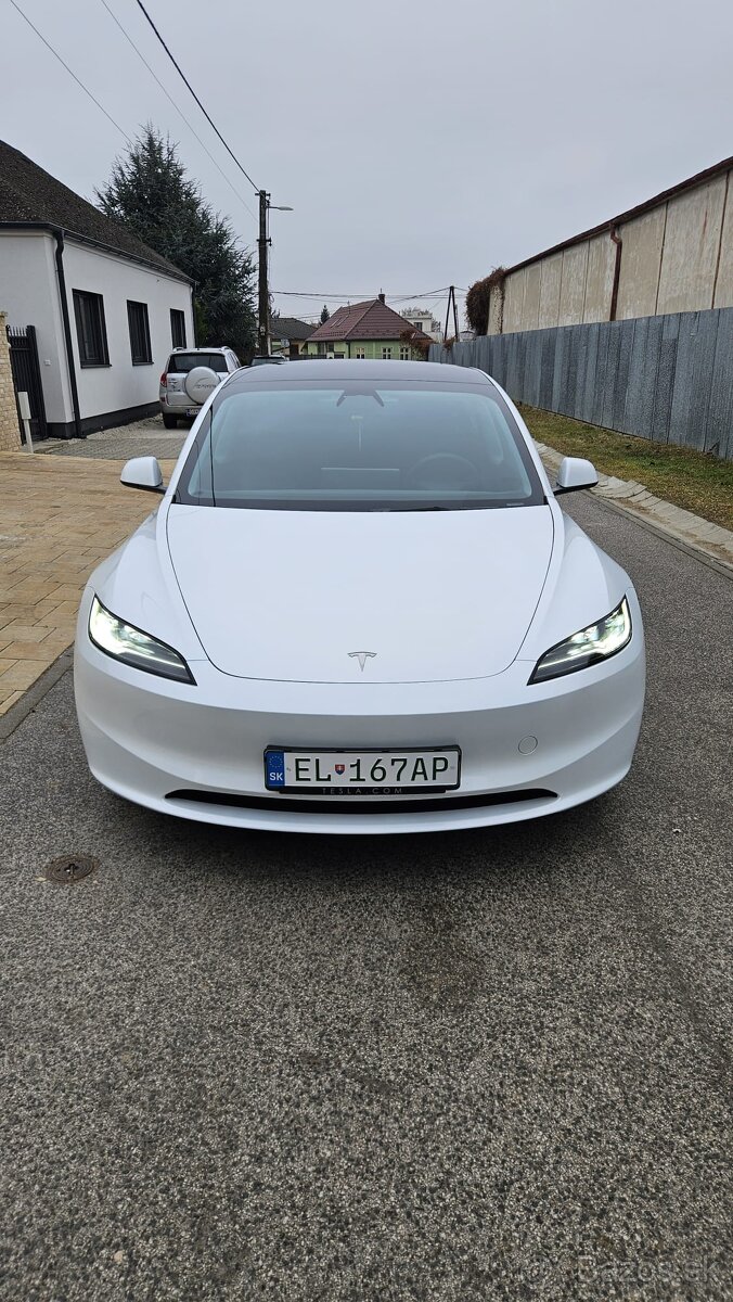 odstupim leasing Tesla 3 2024