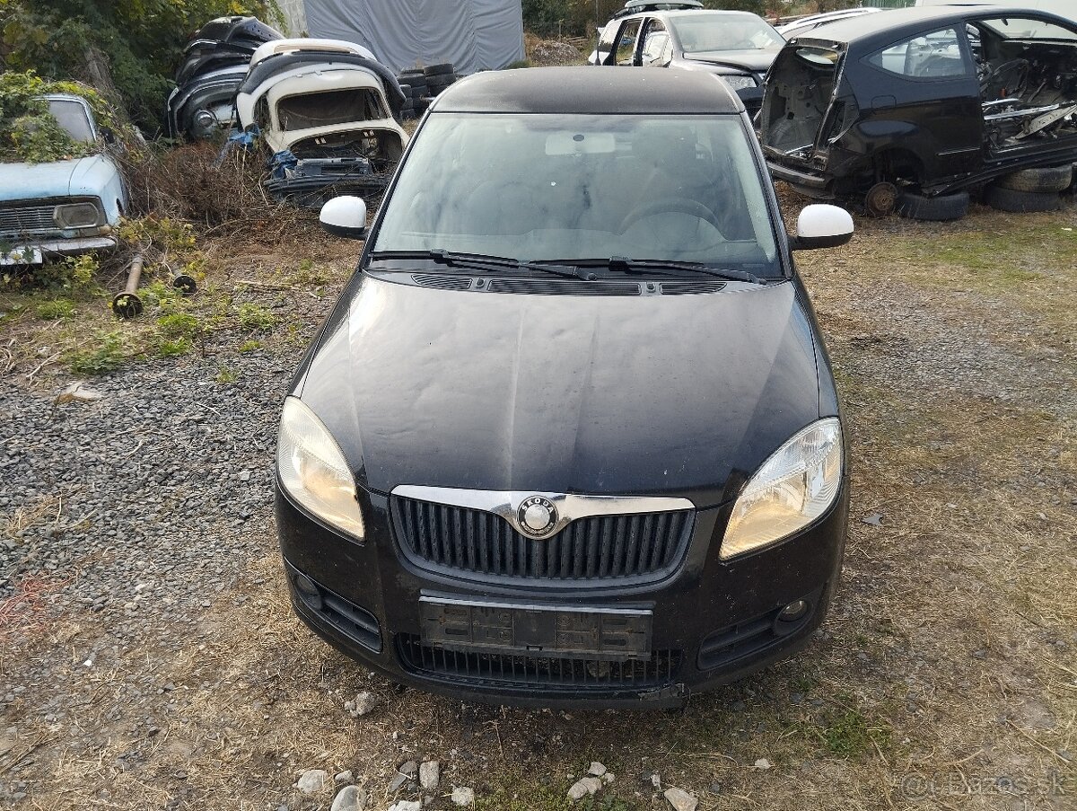 Rozpredam Skoda Fabia2 1,2htp cierna farba, 9910,