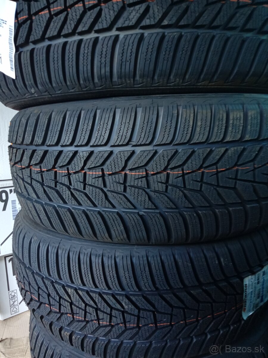 235/55 R18 100 zimné pneumatiky Hankook