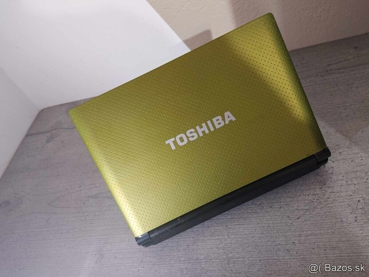 10" notebook Toshiba NB500 / 2GB/250GB zelená TOP stav