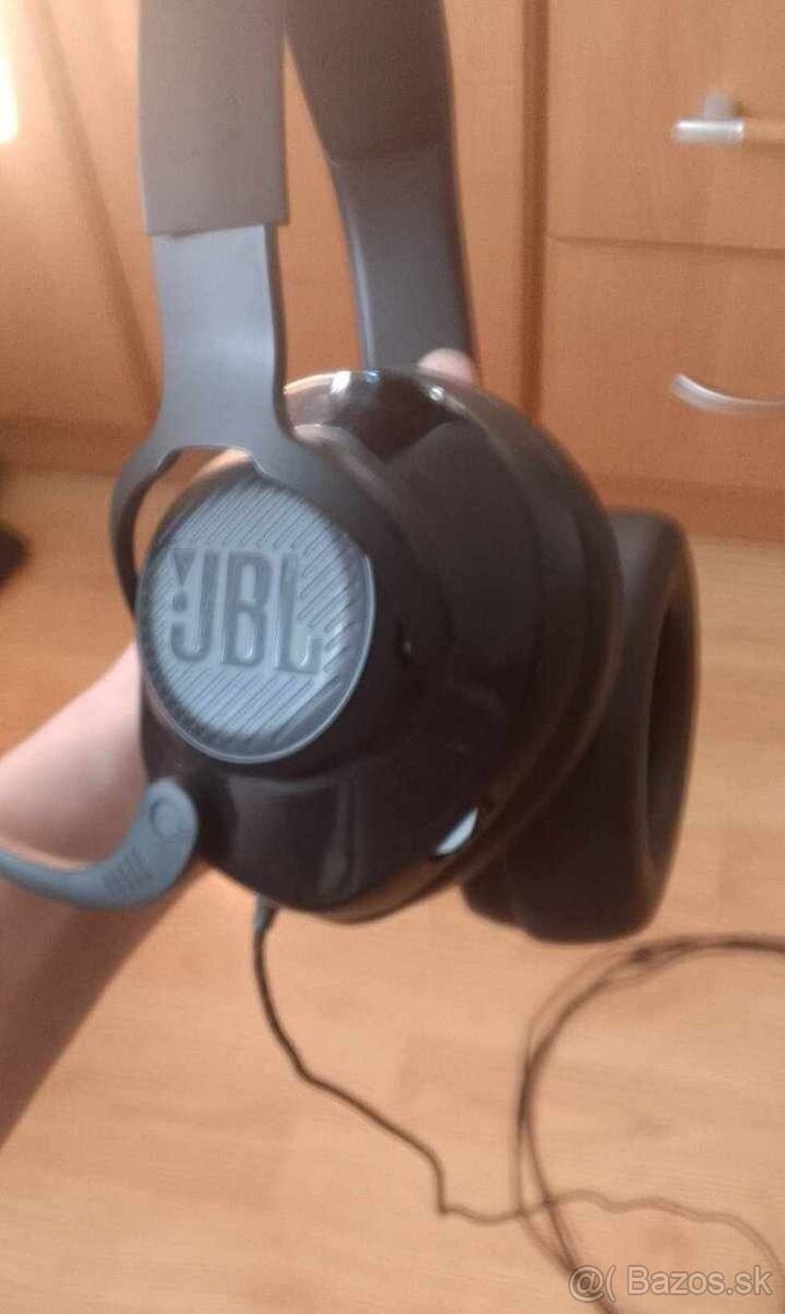 Herné slúchadlá.    JBL Quantum 200