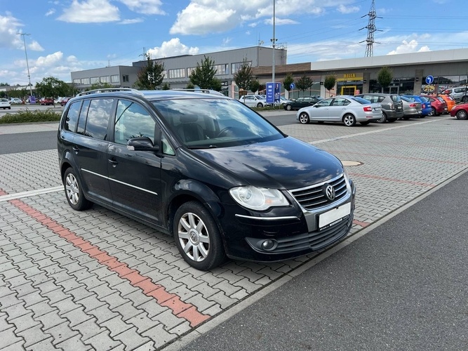 Volkswagen Touran 2.0 TDi 6 rychlostí digi klima