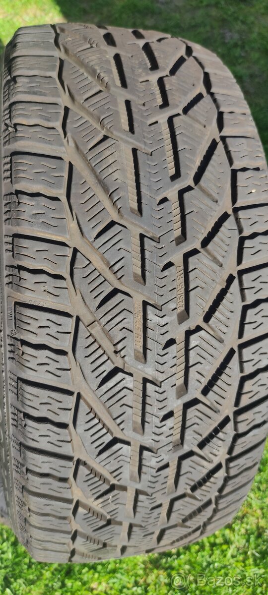 225/45R 17