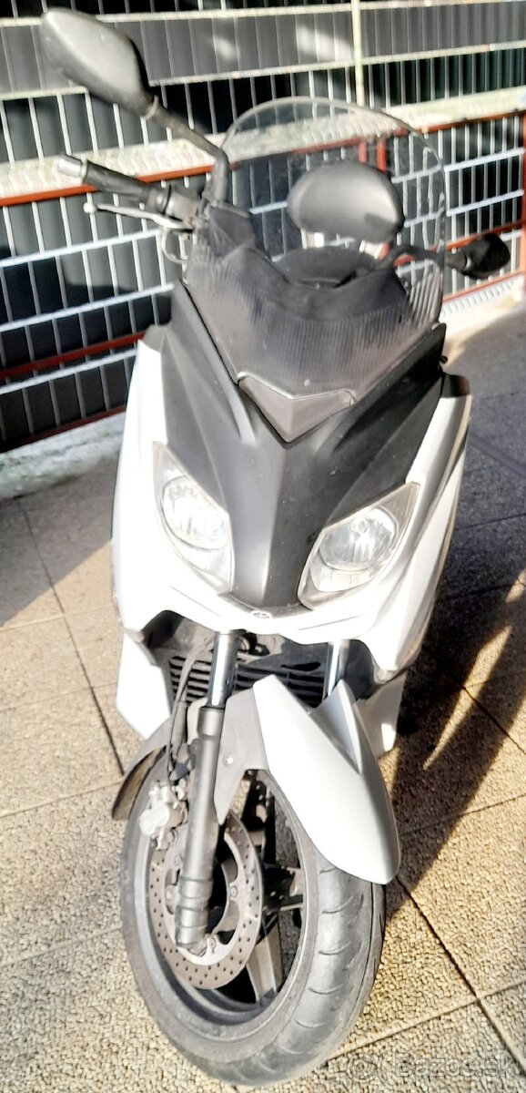 Yamaha x max 125