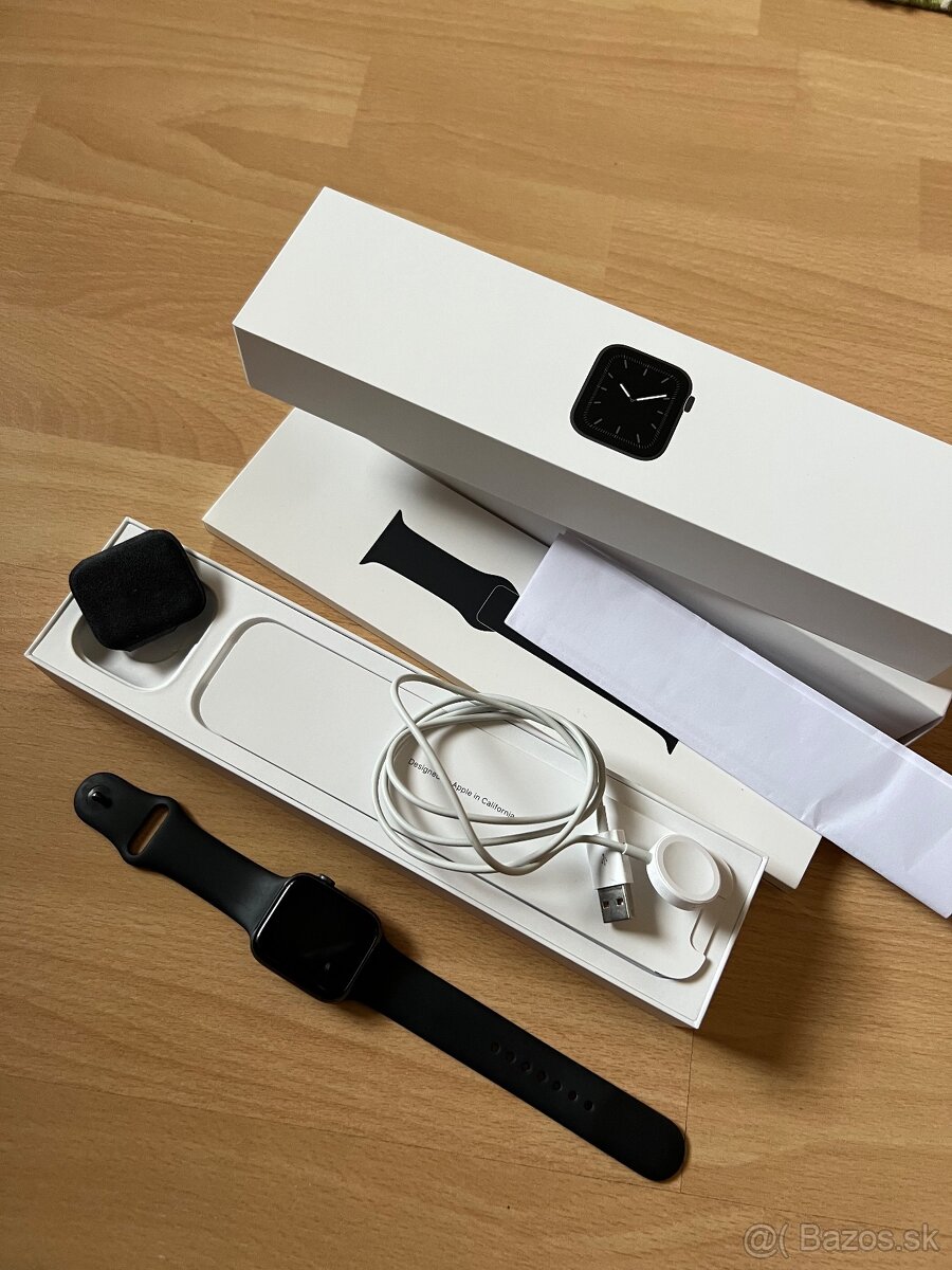 Predám Apple Watch Series 5 44mm Space Grey