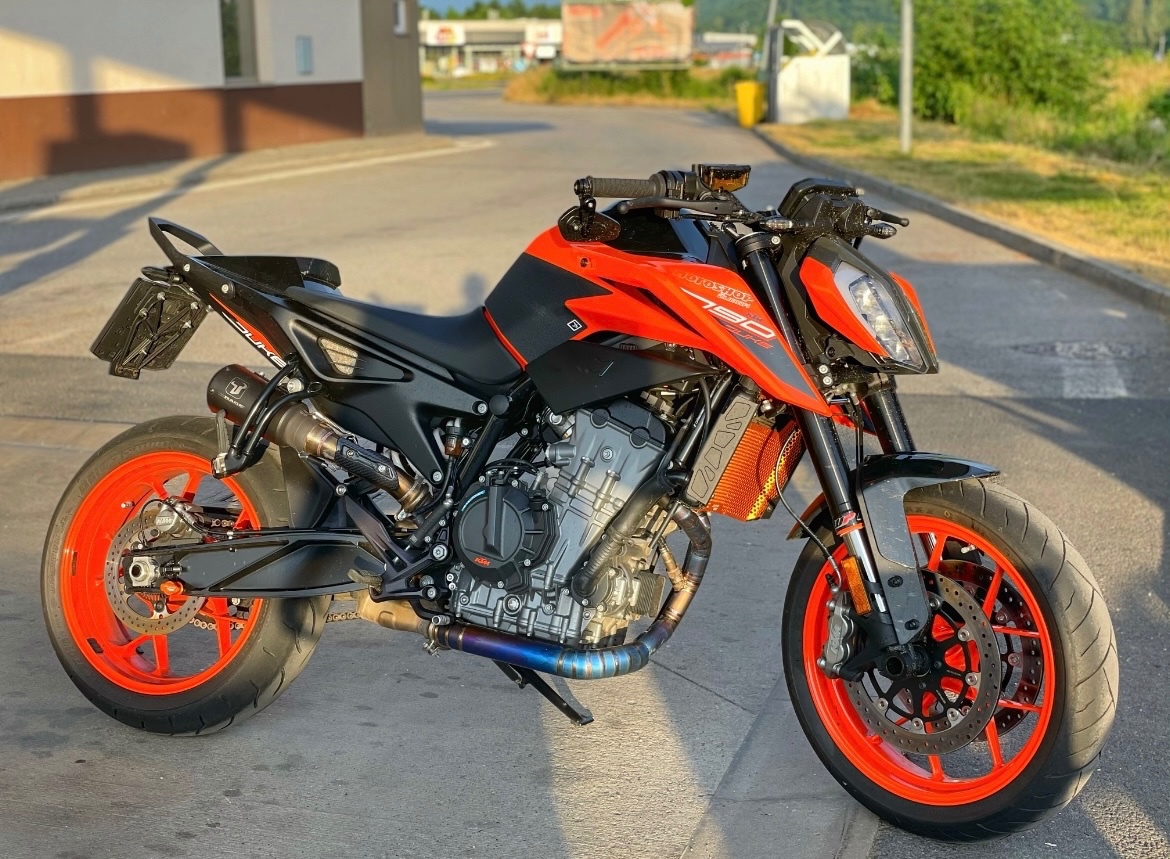 Ktm duke 790