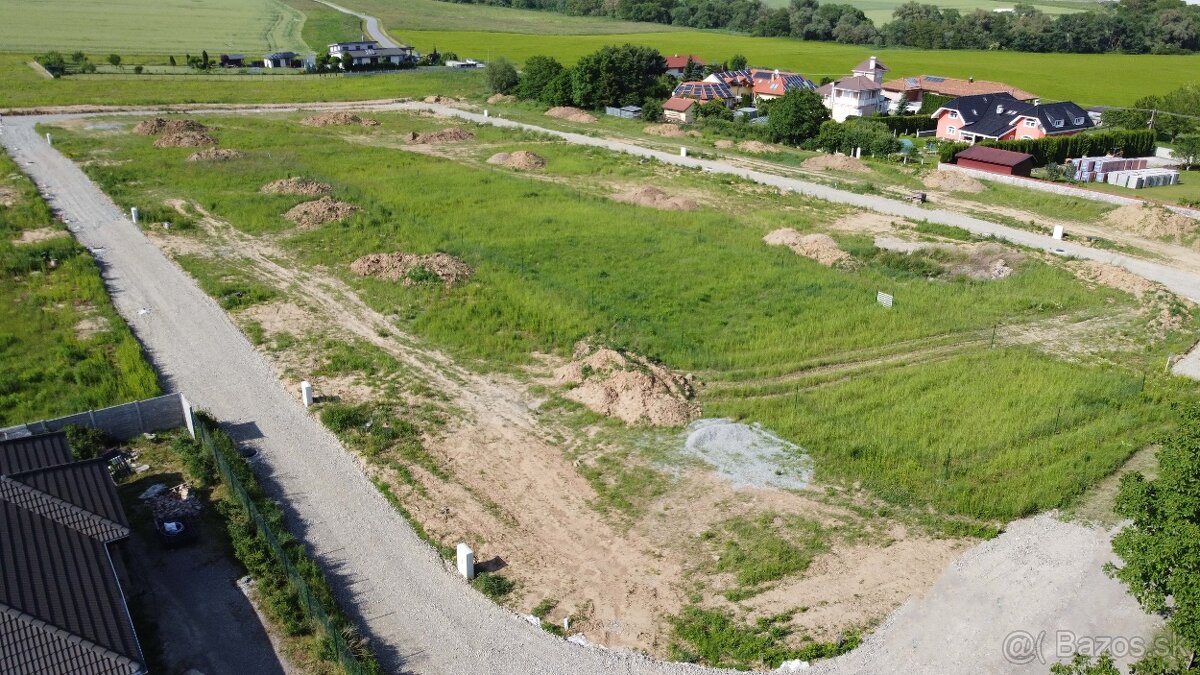 STAVEBNÝ POZEMKOM S VÝMEROU 639 m², HRAŠOVÍK