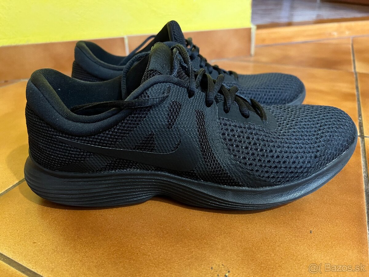 Nike Revolution 4 Black (čierna)