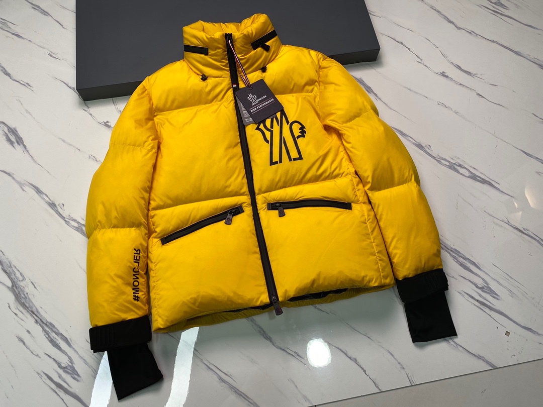 Moncler zlta bunda