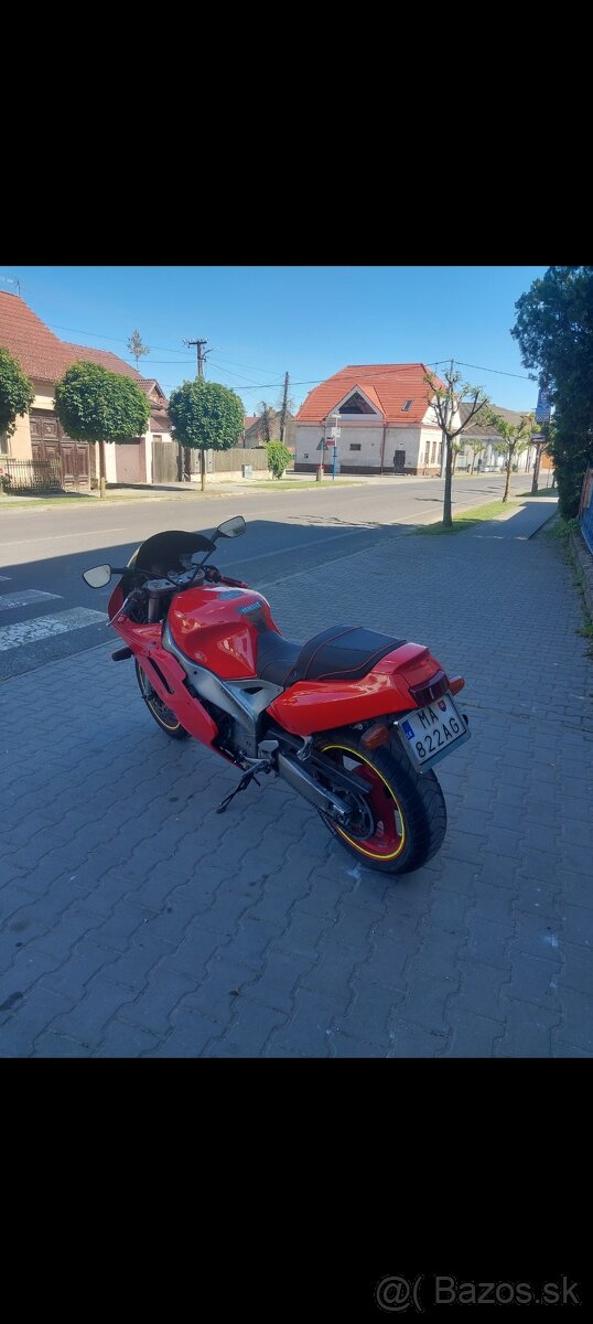 Yamaha FZR 1000