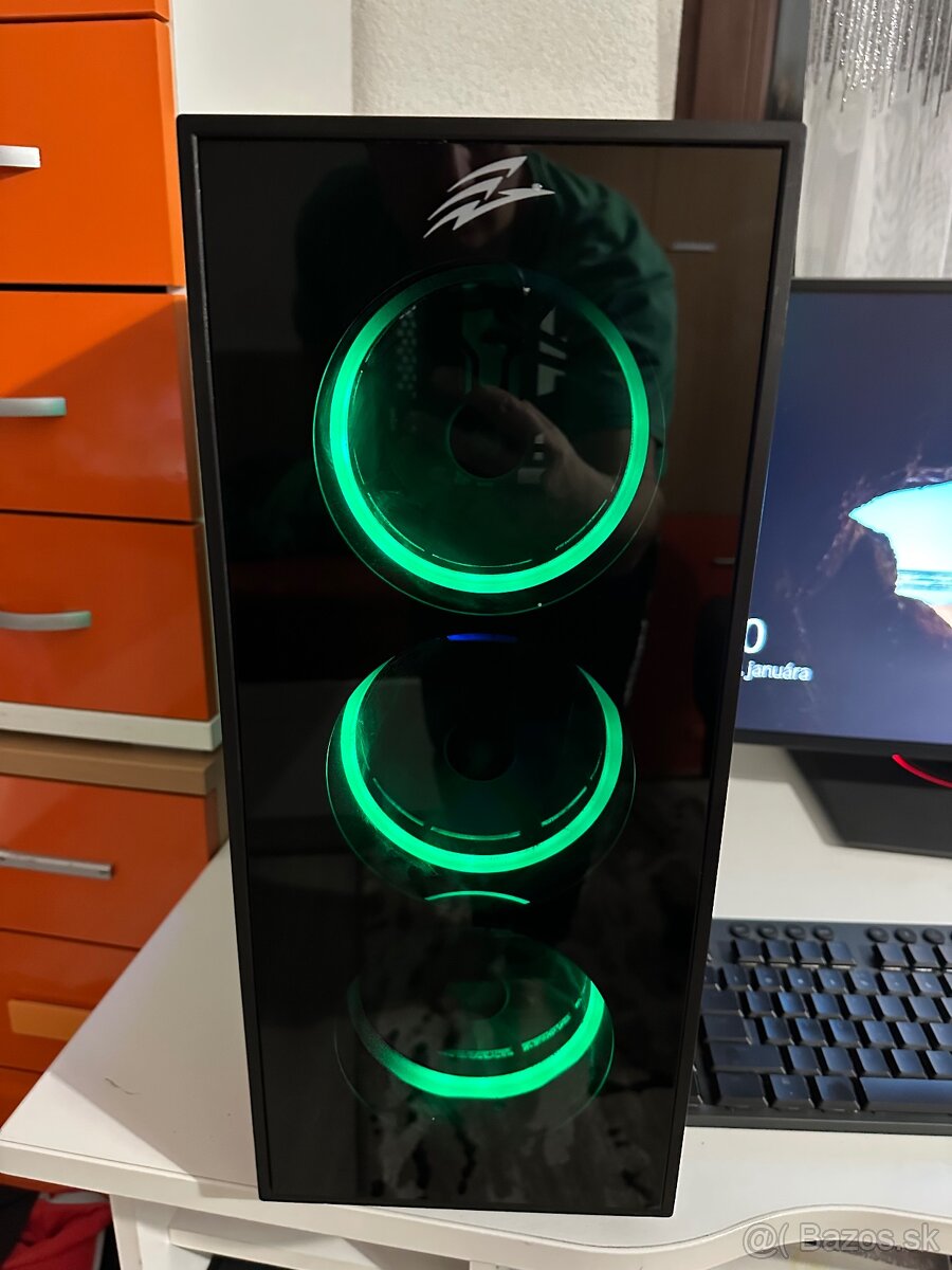 Intel i5 4690k, GTX 1050, ssd 960GB,RAM 16GB