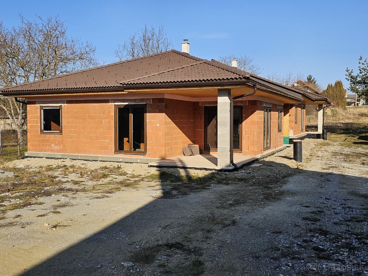 Novostavba 4 izb.rod.domu,620 m2 - Višňové