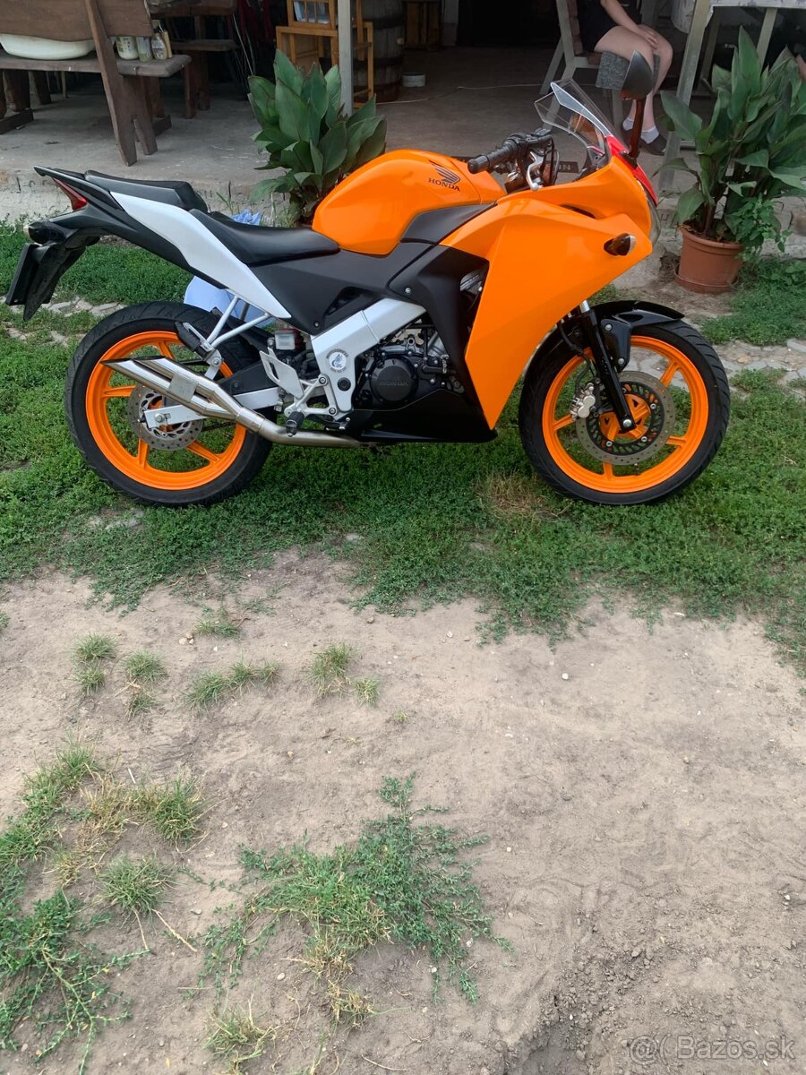 Honda cbr125r