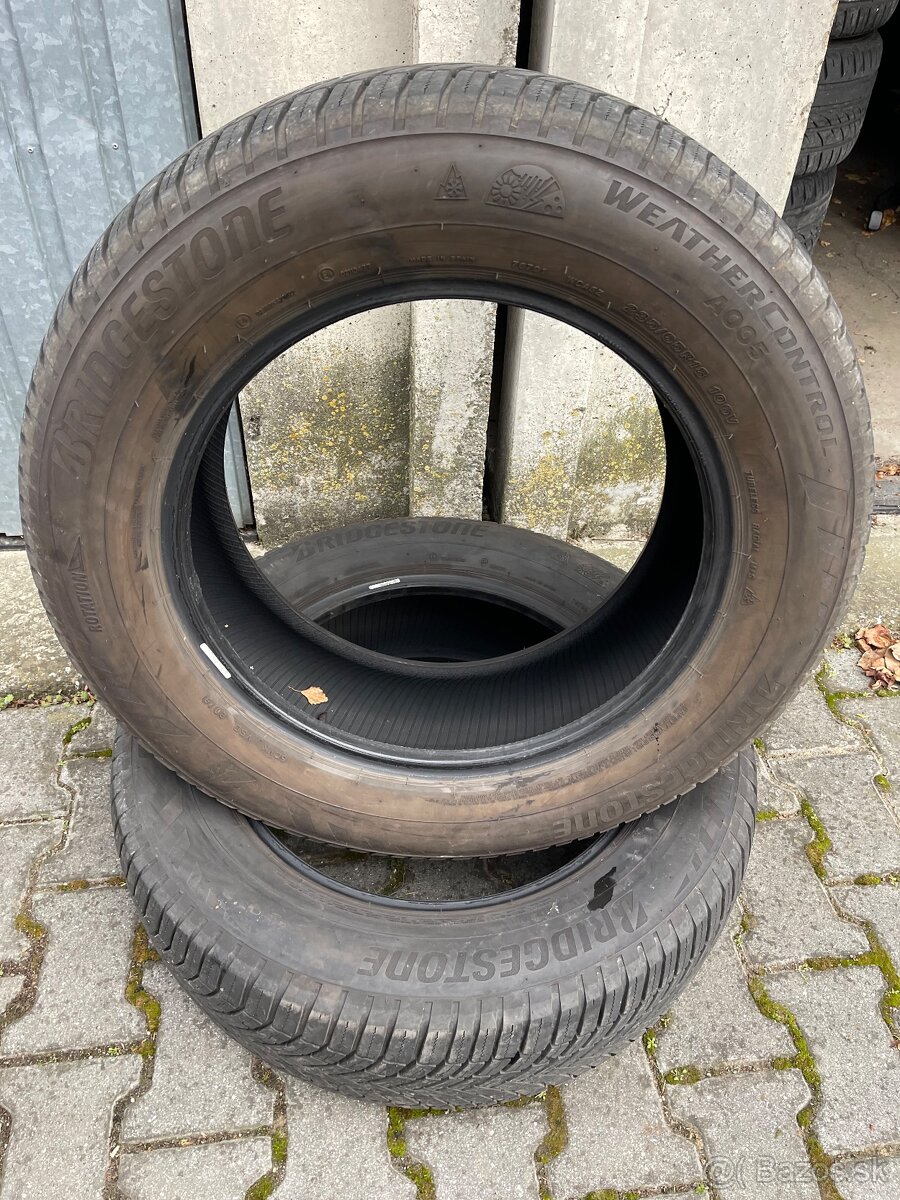 Celoročne pneumatiky Bridgestone 235/65 R18