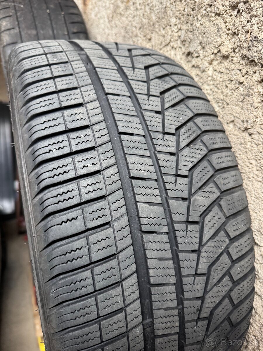 Zimné pneumatiky Hankook 235/40R19