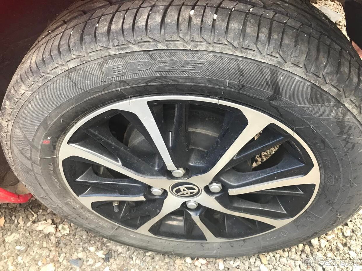 Toyota yaris alu disky s pneu 175/65 R15 5Jx15