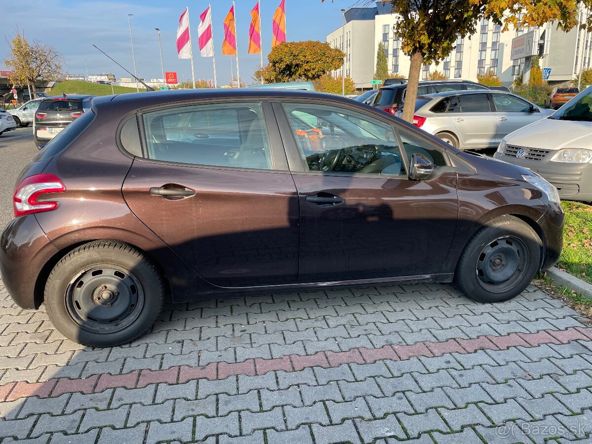 Peugeot 208 1.2 benzin 114000km