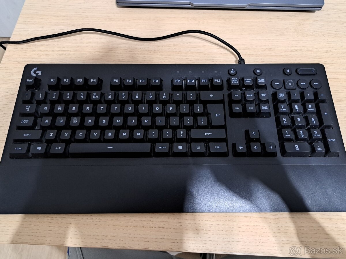 Herná klávesnica Logitech g213