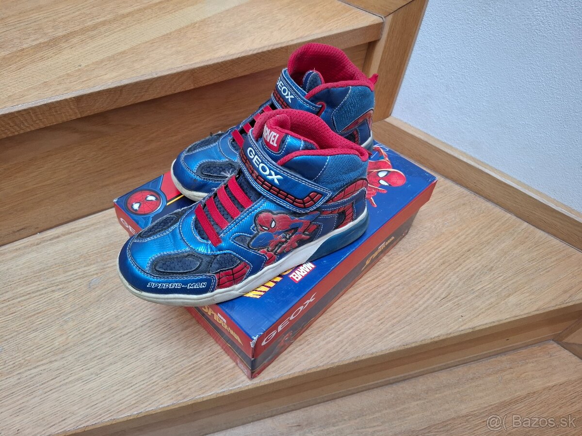 Prechodne topanky Geox, blikajuce Spiderman, vel 37