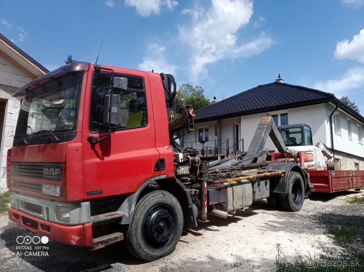 DAF 65.210 hakový nosič + hydraulická ruka 4T+ vidly